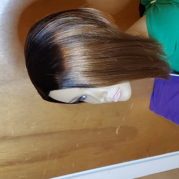 Short Two Tone Wig - Picture 2 of 4